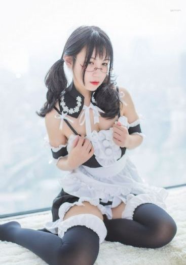 扒开内裤把舌头伸进去视频_完整版电影在线观看